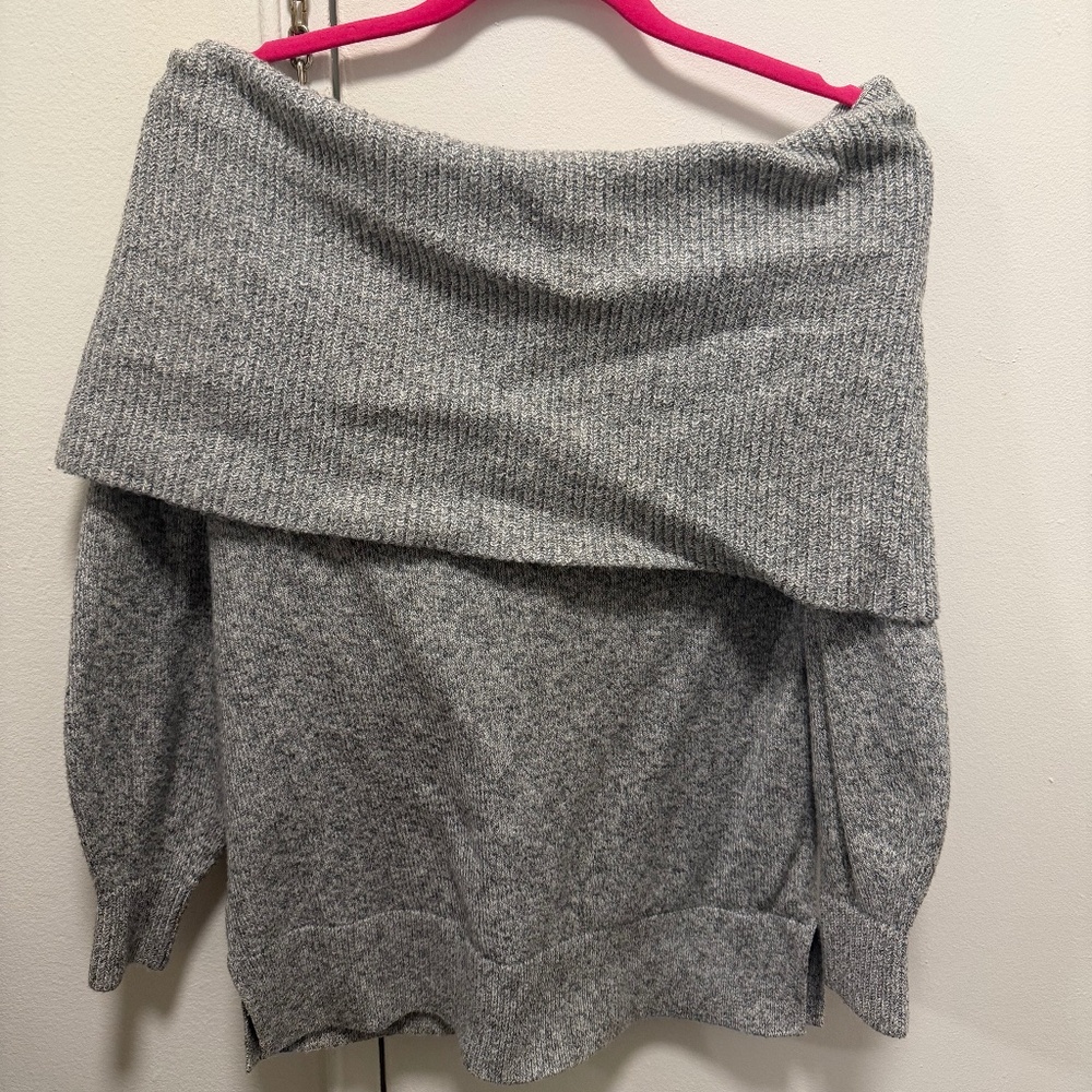 Off the shoulder sweater | size S